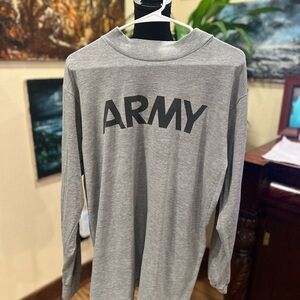 Vintage US Army physical training long sleeve shirt size medium in GUC